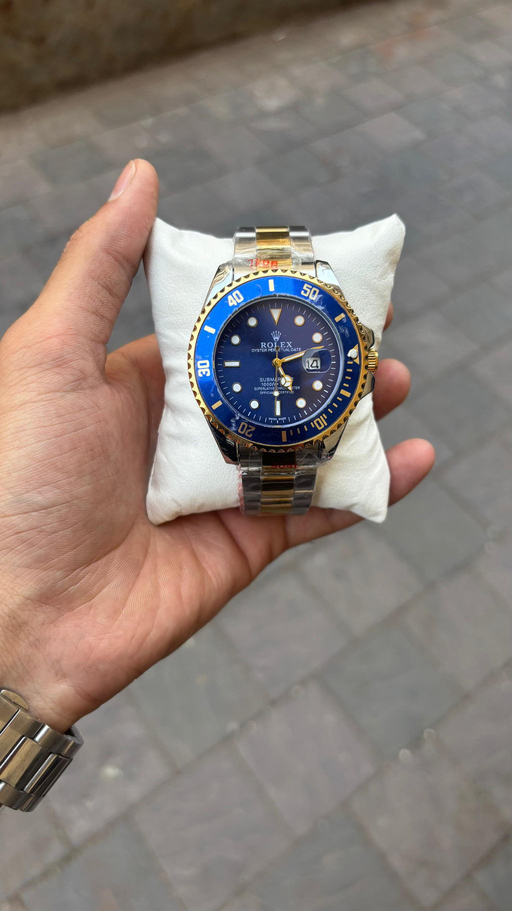 Ro-lex Submariner Analog Blue Dial Round Men's Watch